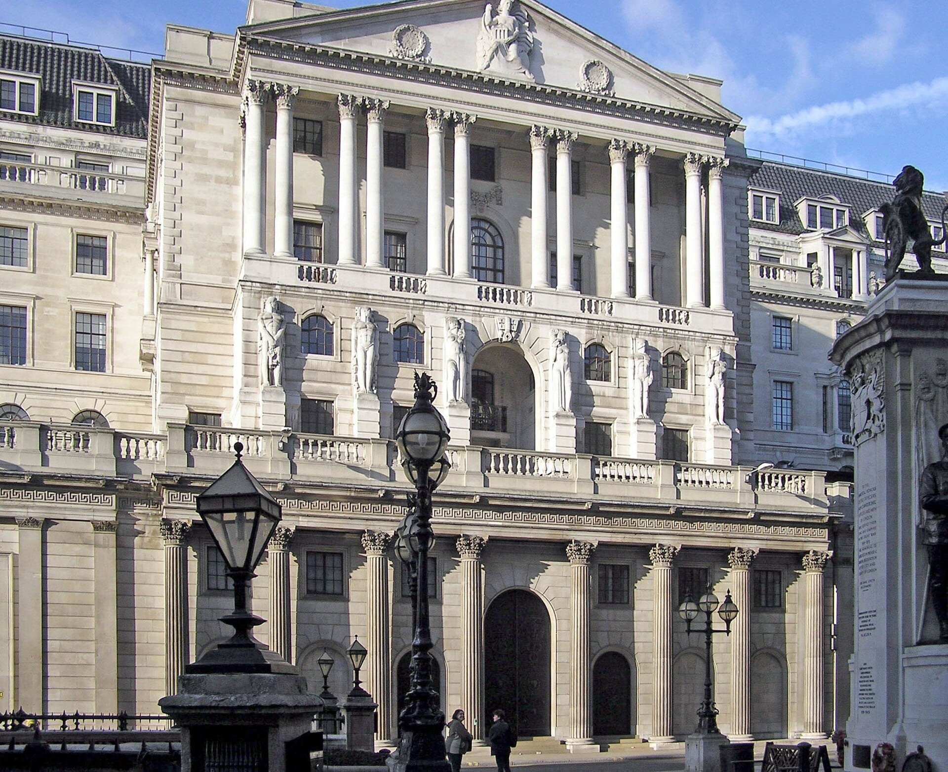 Bank of England Holds Rates at 3.75% as Inflation Risks Rise, Pound Faces Market Pressure