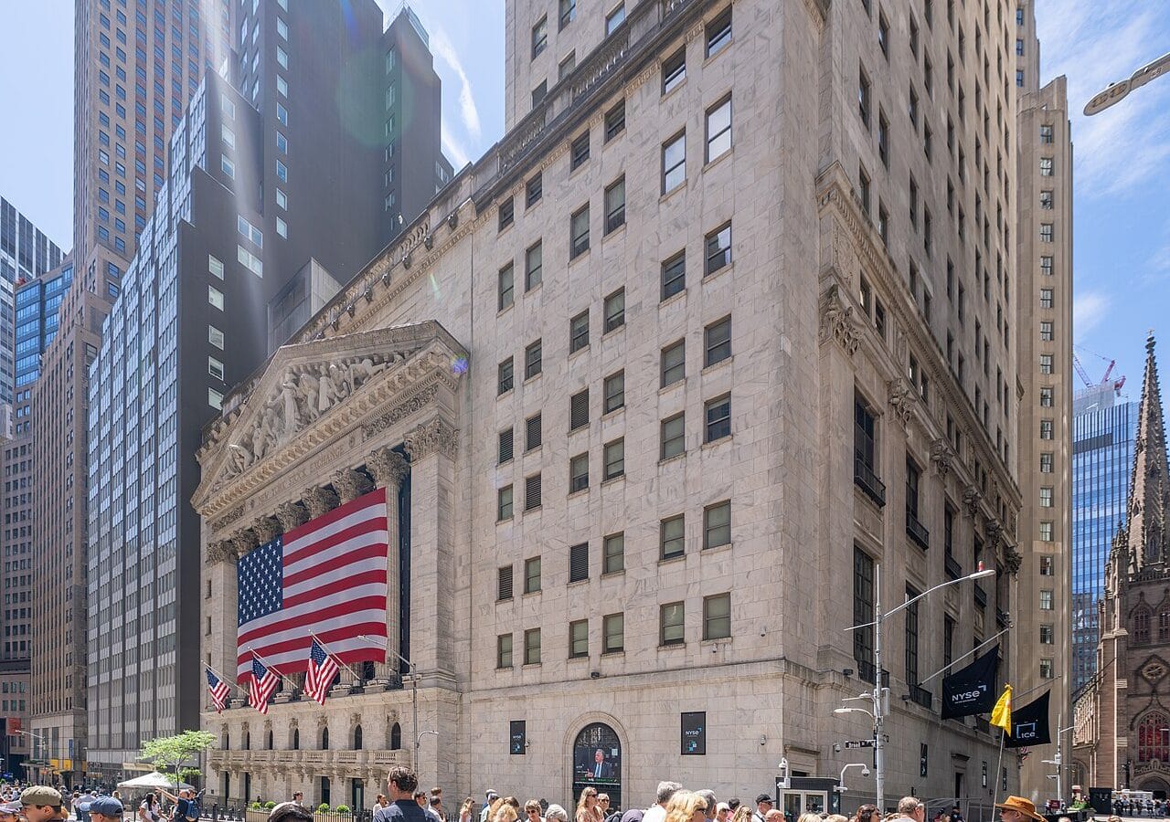 U.S. Stocks Slide as Treasury Yields Surge on Renewed Fed Rate Hike Concerns