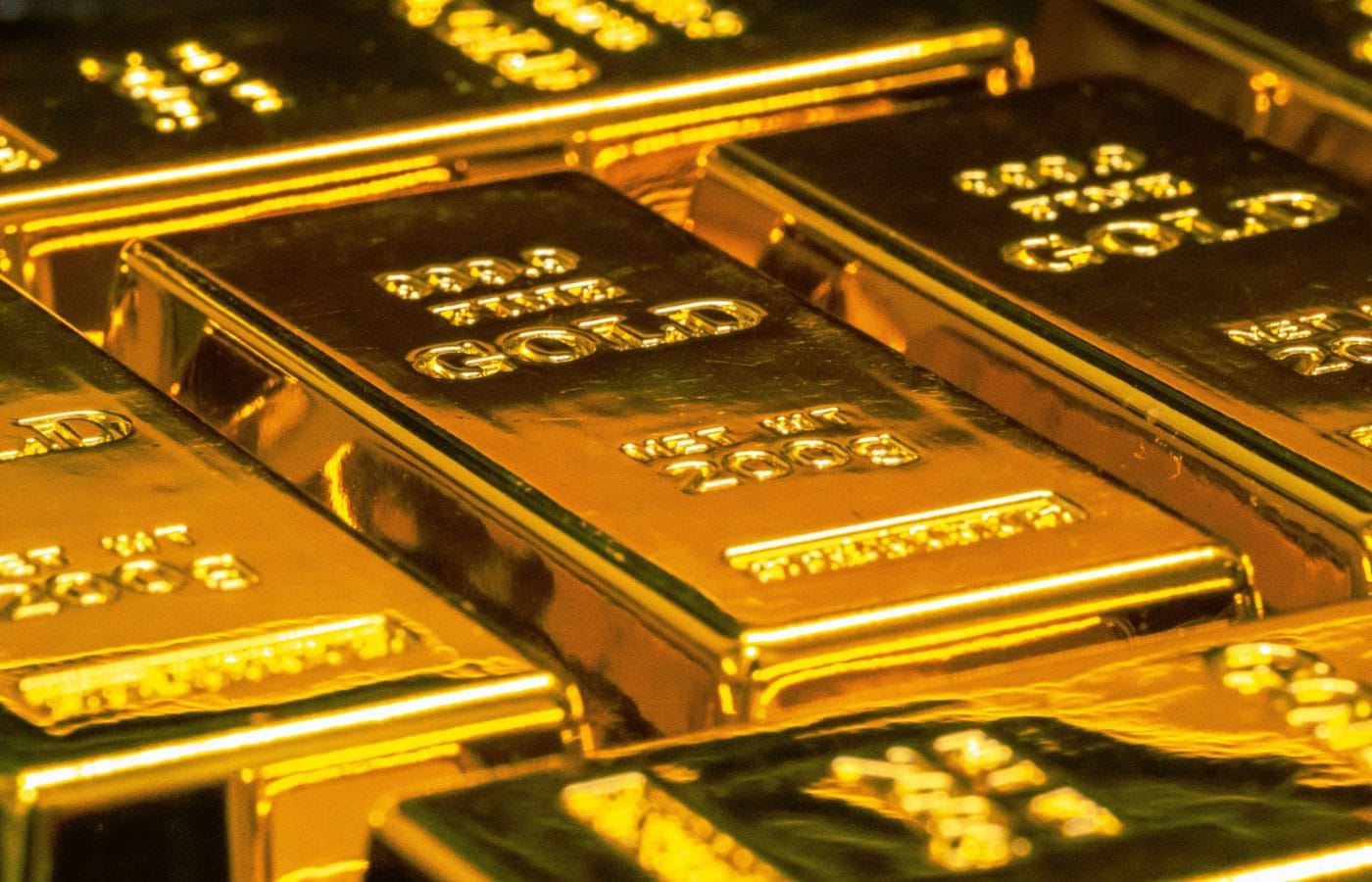 Gold Prices Fall as Stronger Dollar and Fed Rate Outlook Pressure Bullion