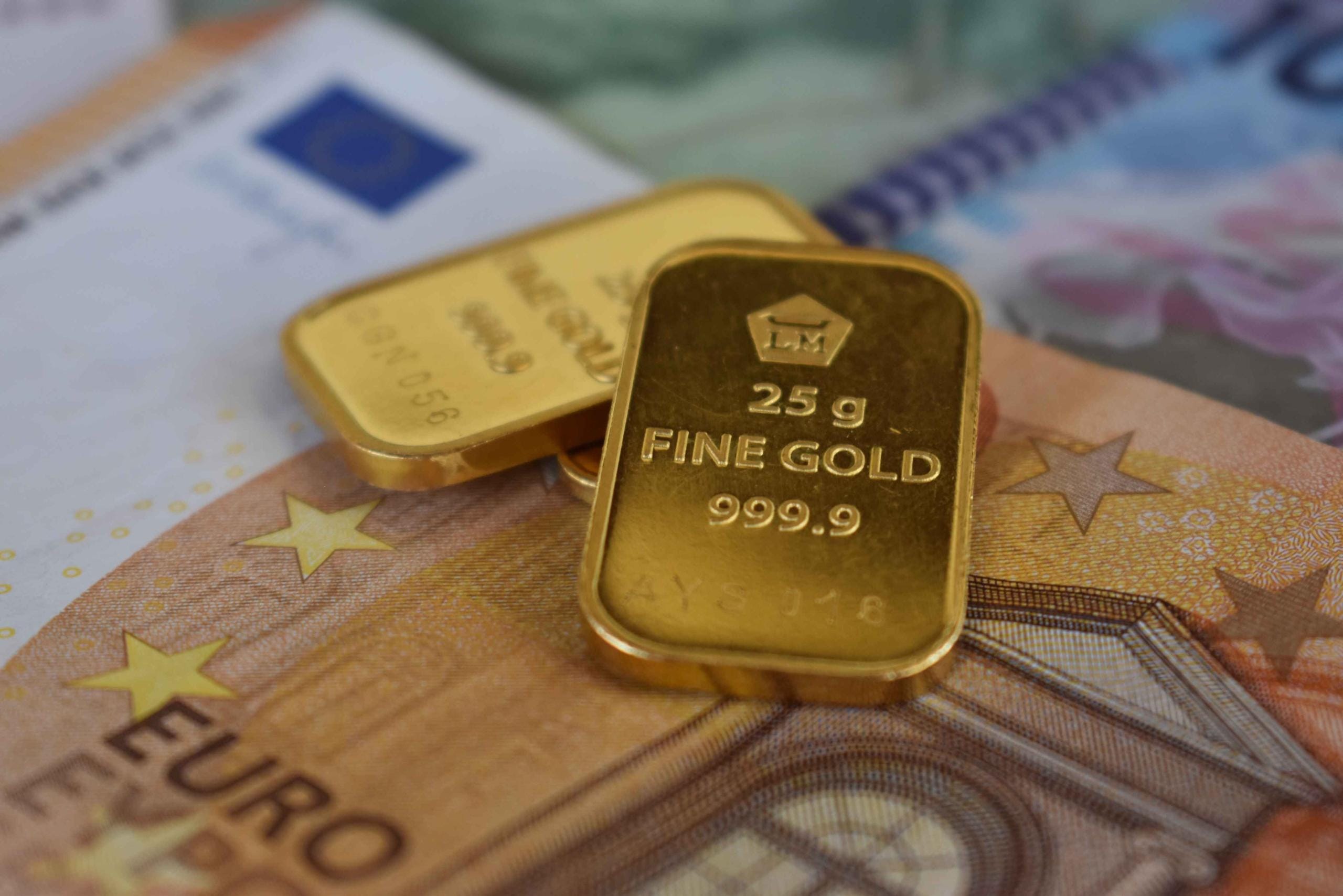 Gold bars with euro currency